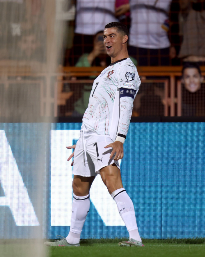 豪门狂欢夜！英格兰8连斩鱼腩，C罗一战超梅西，葡萄牙造5-0惨案